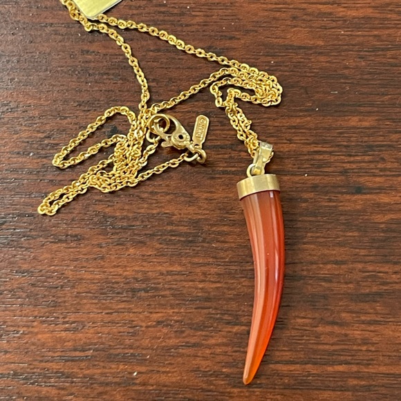 Natural carnelian agate horn gold tone pendant and Monet chain - Picture 4 of 5